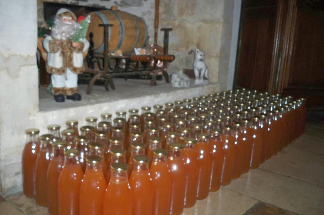 La Roulotte De Pommette Et Billy Bed & Breakfast La Hoguette Екстериор снимка