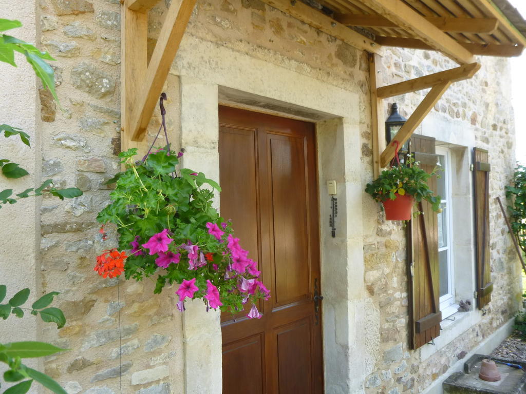 La Roulotte De Pommette Et Billy Bed & Breakfast La Hoguette Екстериор снимка