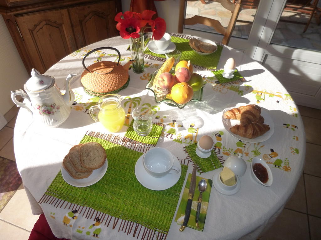 La Roulotte De Pommette Et Billy Bed & Breakfast La Hoguette Екстериор снимка